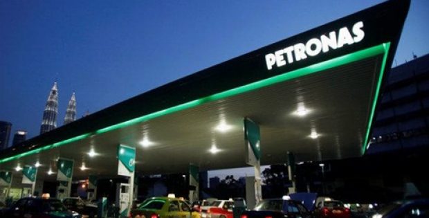 Petronas cuts natural gas output at partly owned LNG Canada project